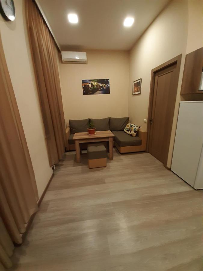 Yerevan, Abovyan 34 My Street Екстериор снимка