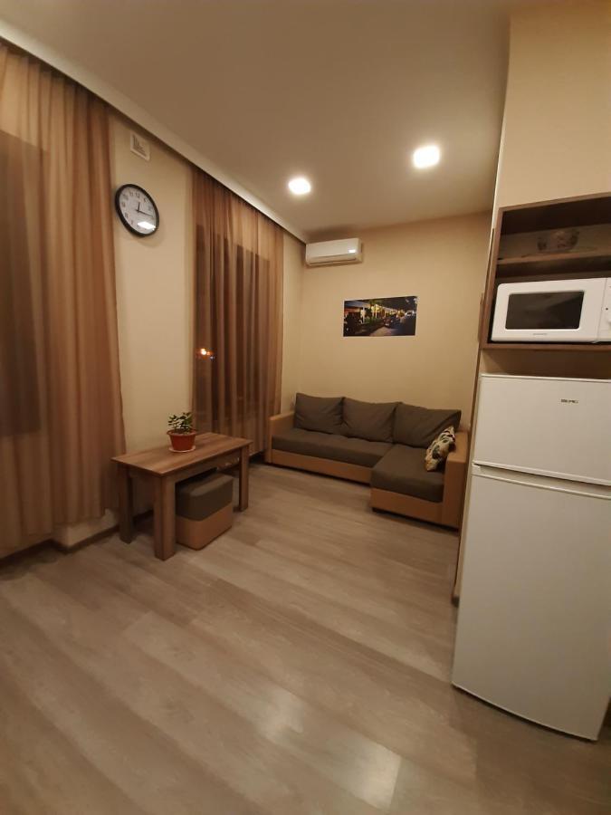 Yerevan, Abovyan 34 My Street Екстериор снимка